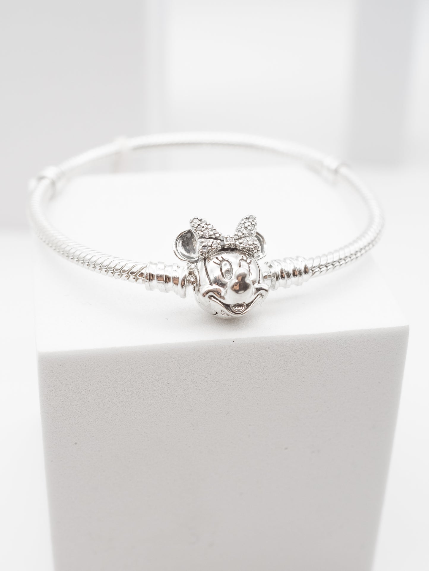 Pulsera Pandora Moments Retrato de Minnie Brillante