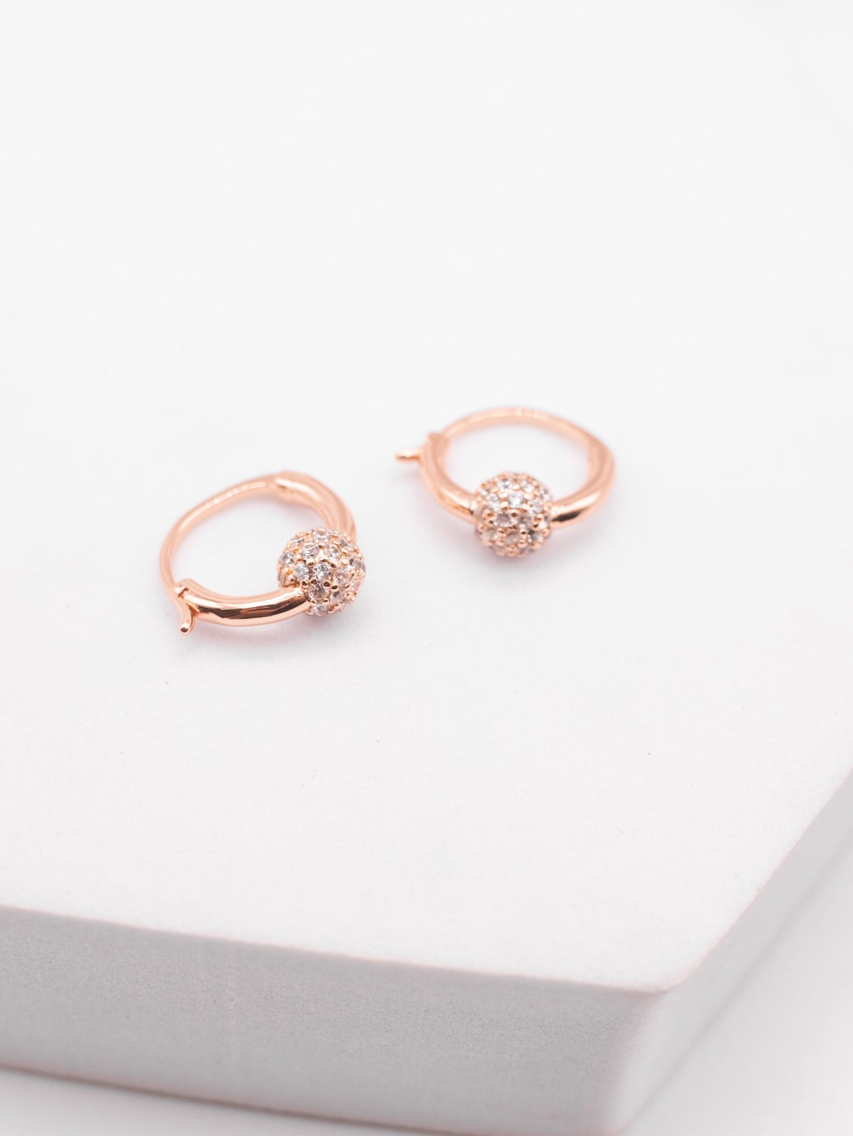 Aretes Pandora Rose Gold Pave Huggie Hoop