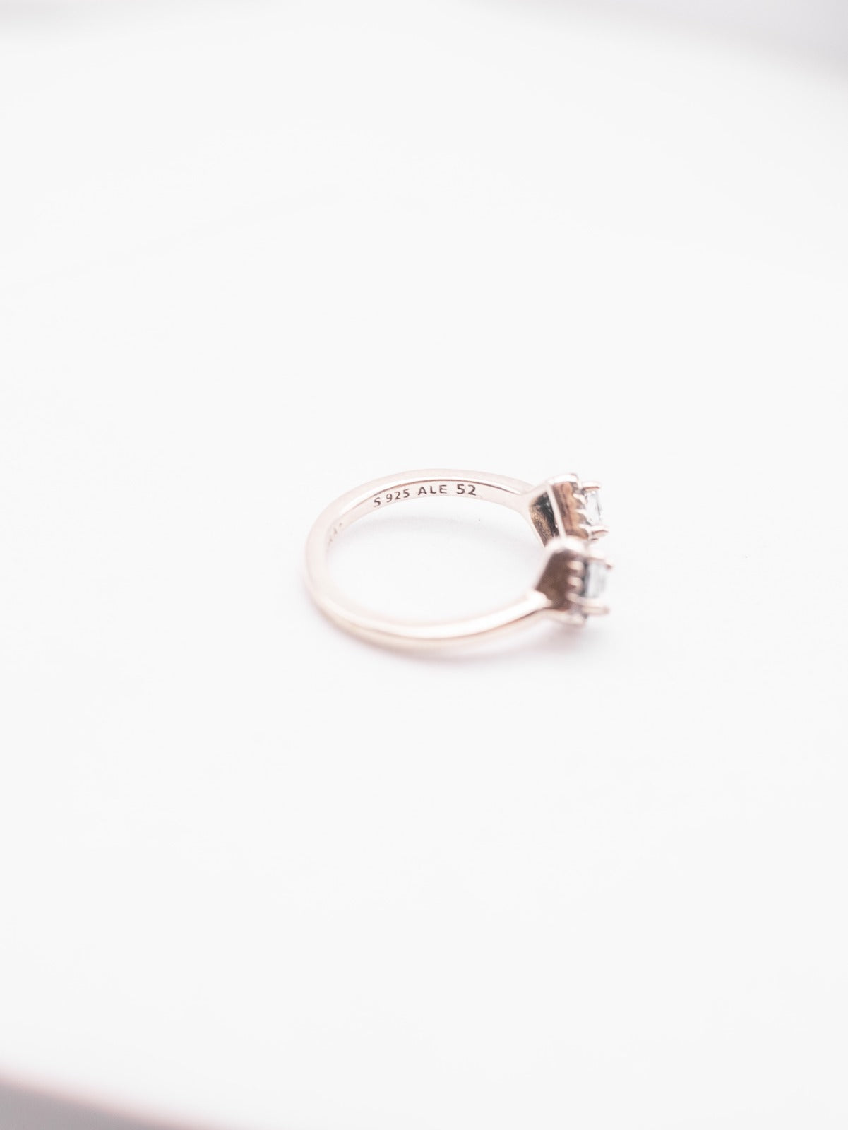 Anillo Pandora Rombo con doble Piedra