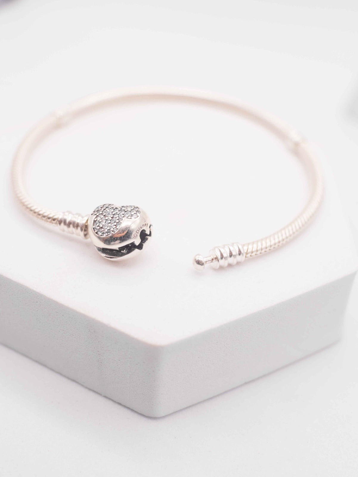 Pulsera Pandora Moments con Broche de Corazón con Mickey Mouse