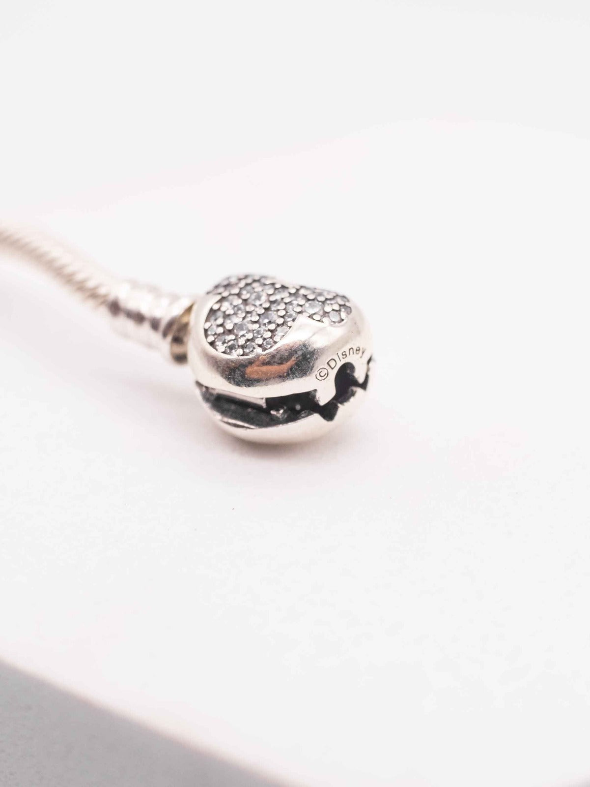 Pulsera Pandora Moments con Broche de Corazón con Mickey Mouse