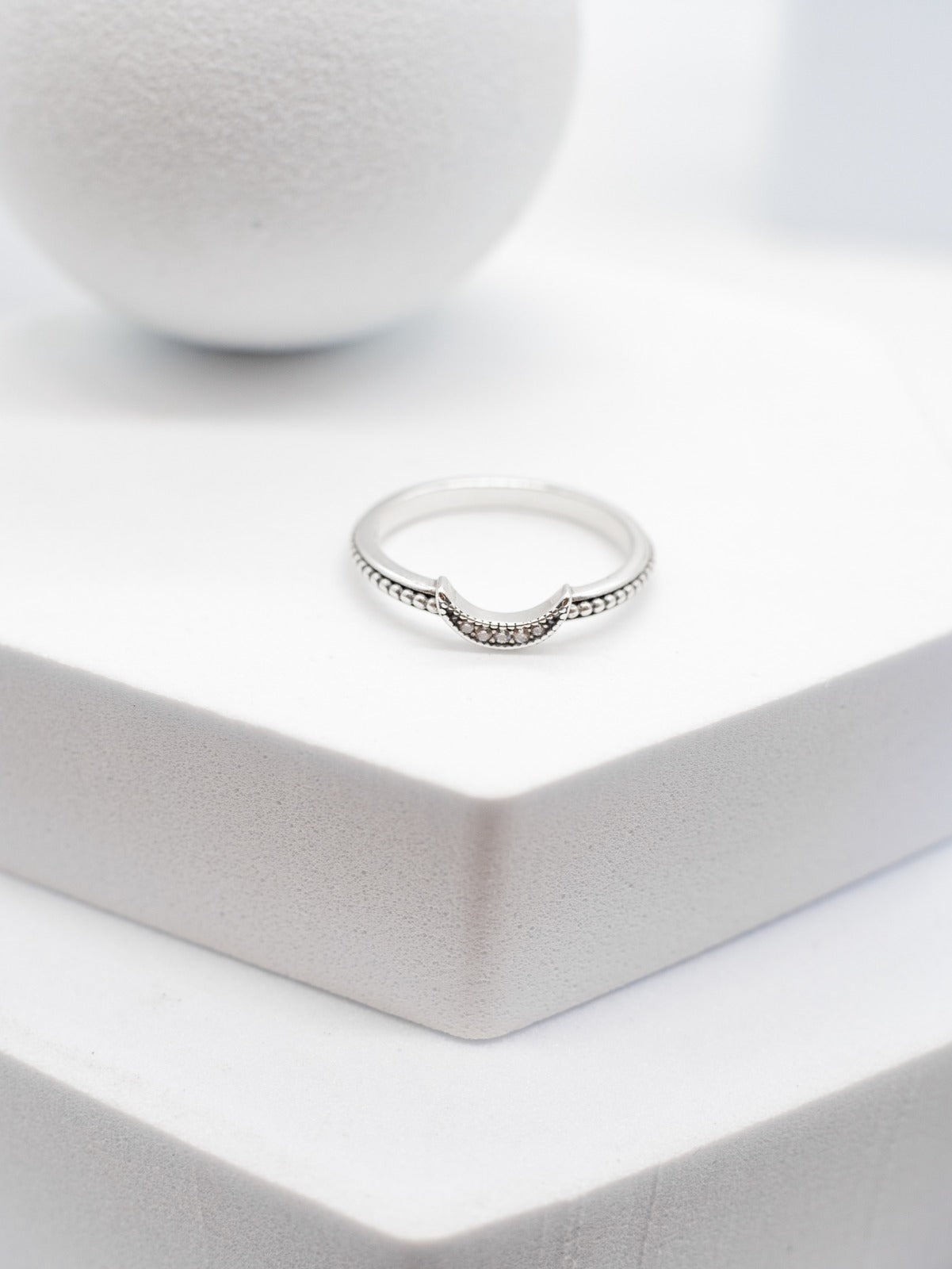 Anillo Pandora Luna Creciente