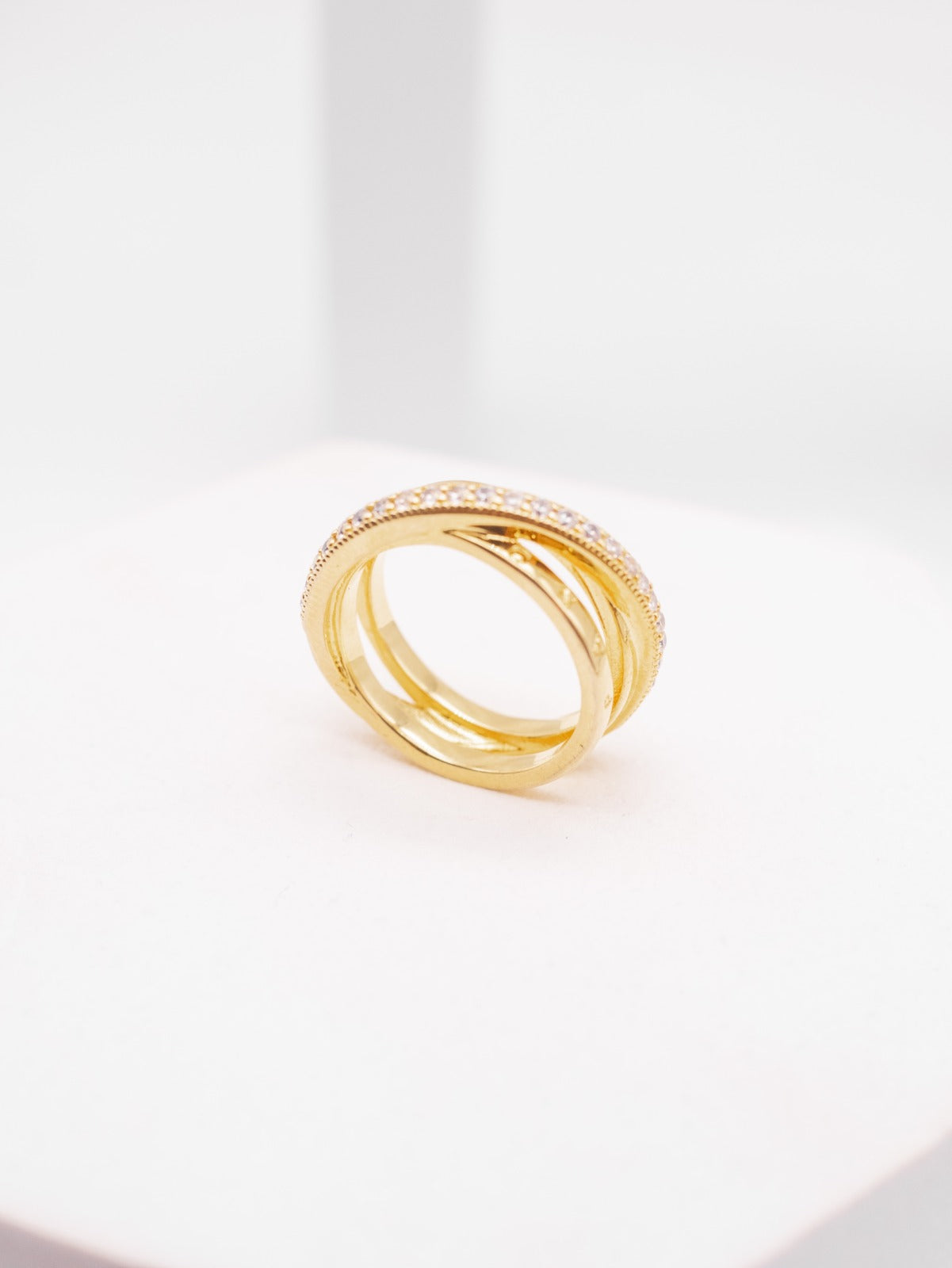 Anillo Pandora Cruzado Triple Alianza en Pave