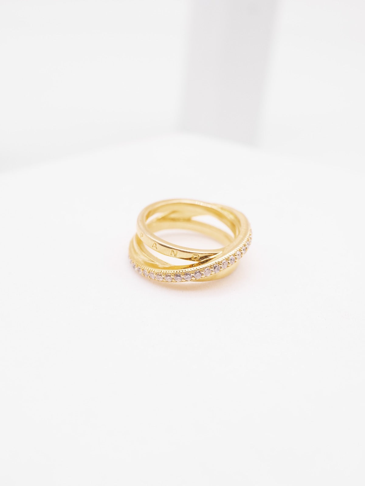 Anillo Pandora Cruzado Triple Alianza en Pave